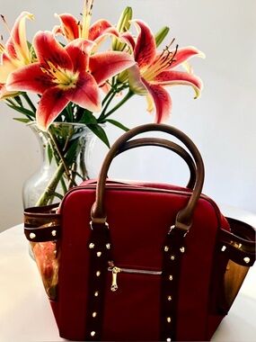 Segolene Paris NWT Shoulder & Satchel in Vegan Leather With Side Pockets.